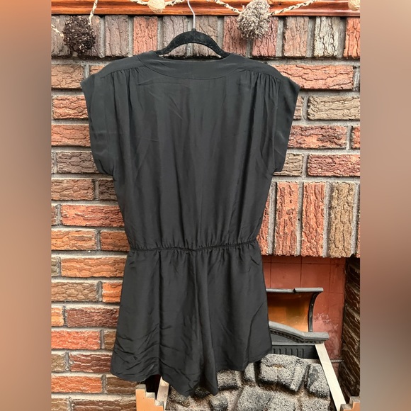 LIKE NEW ARITZIA BABATON 100% SILK ROMPER SIZE M - Picture 5 of 7